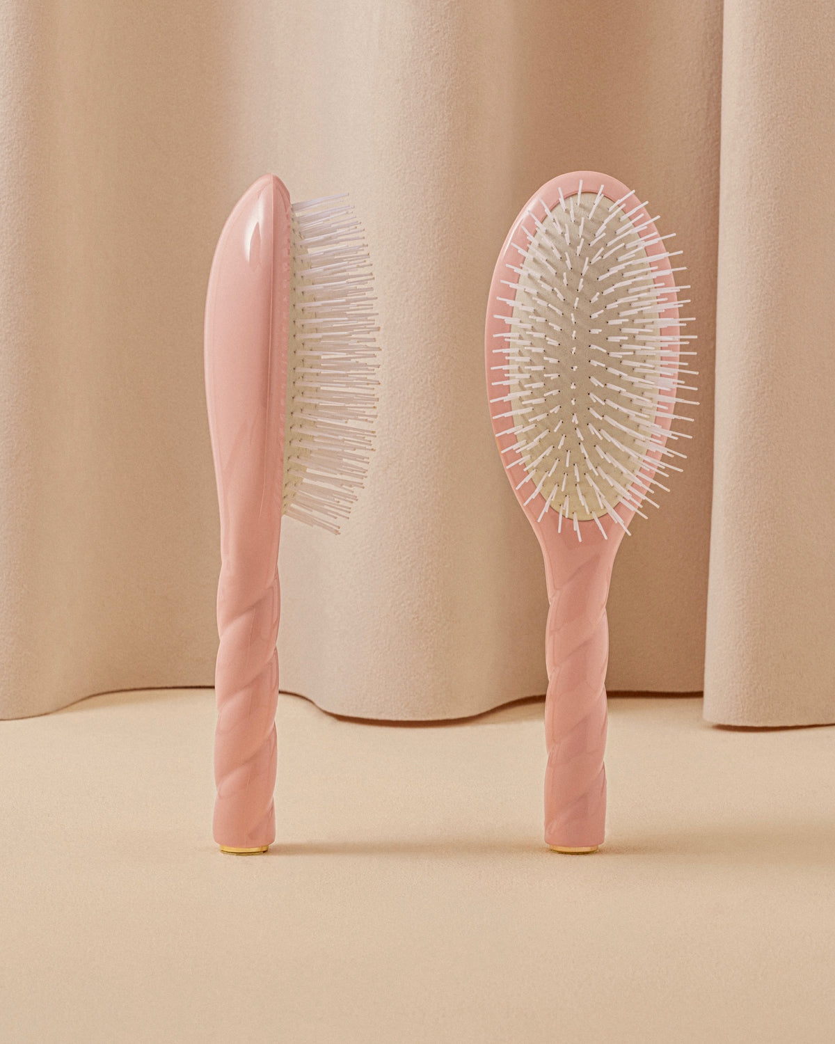 Duo Éclat : La Bonne Brosse Rose Poudré et la Crème Embellisseuse