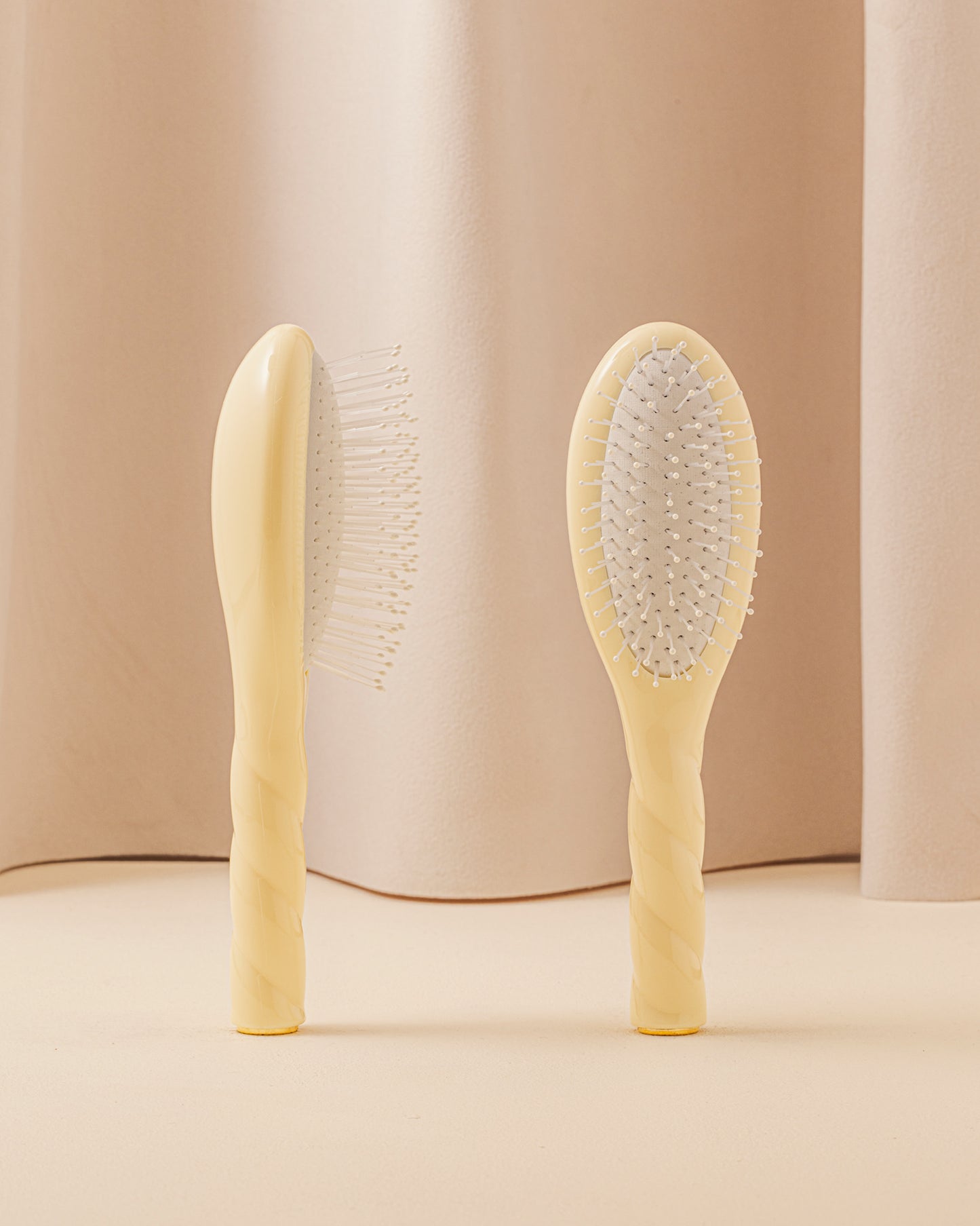 Duo Protecteur : La Petite Brosse N.04 et l'Huile Solaire Protectrice