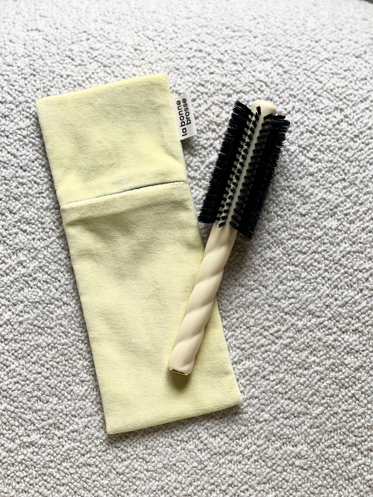 La pochette brosse ronde N.05 Cair