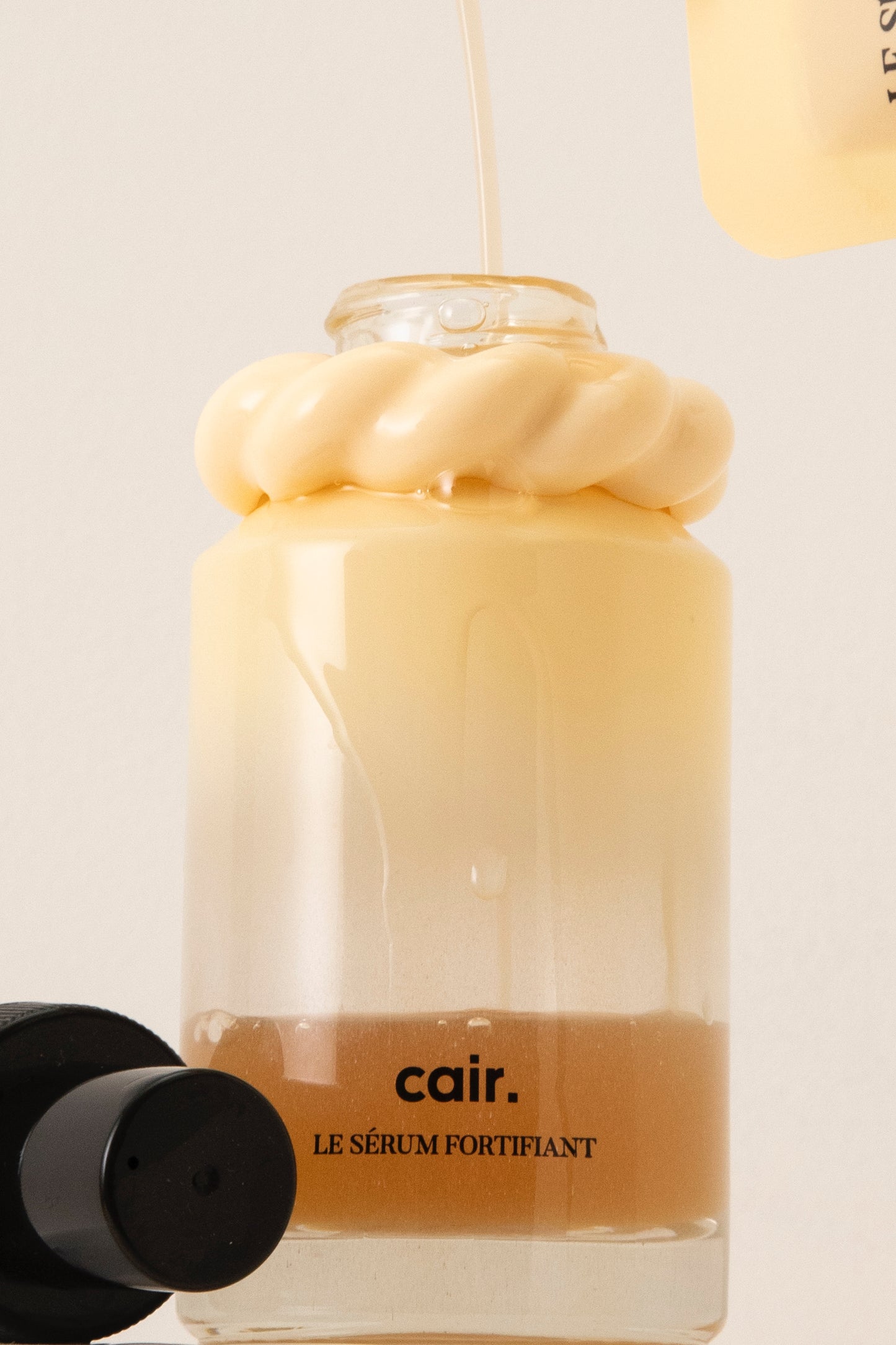 Le sérum fortifiant et ses 2 recharges