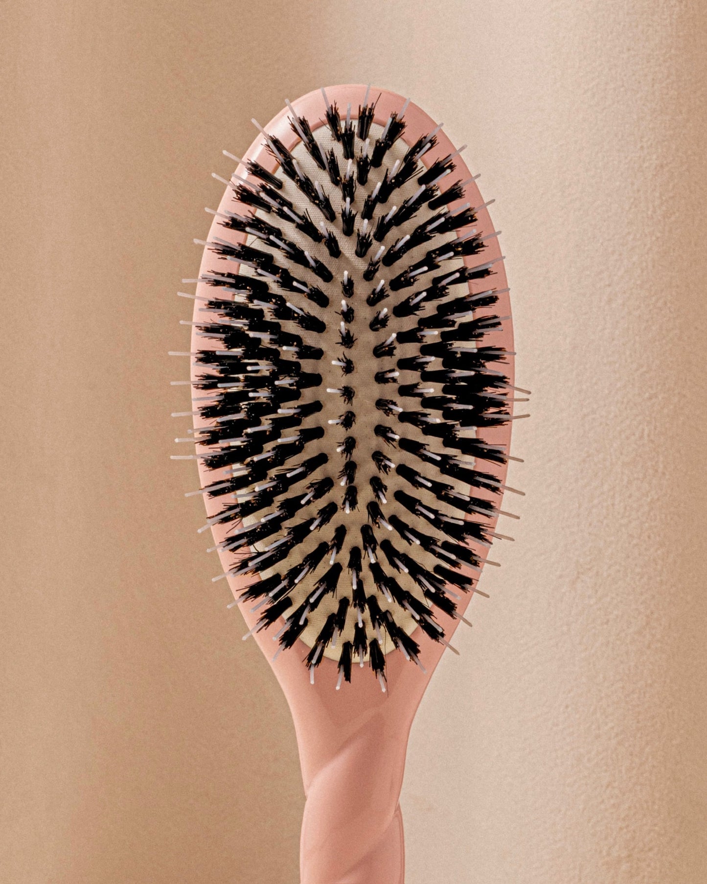 Duo Éclat : La Bonne Brosse Rose Poudré et la Crème Embellisseuse