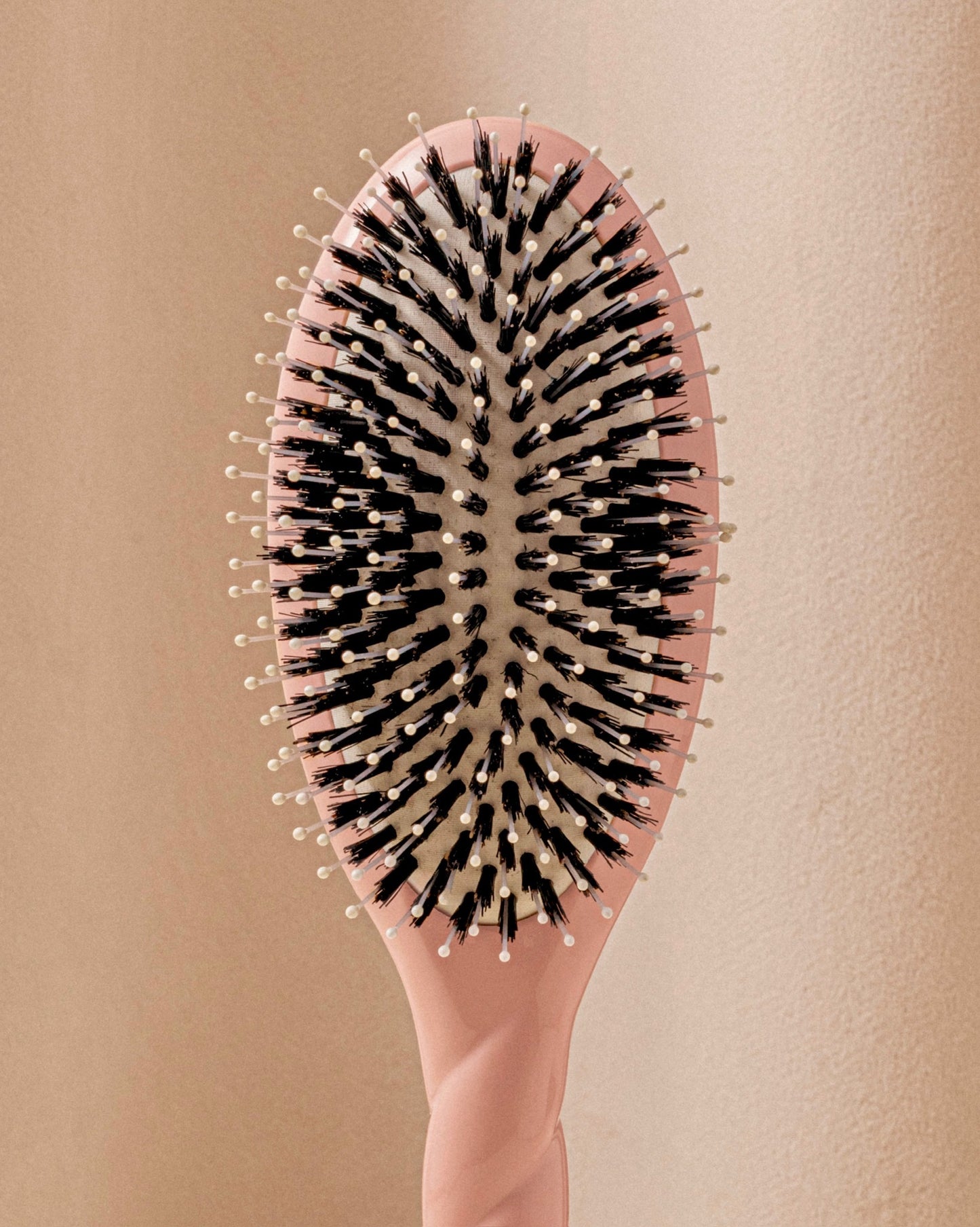 Duo Éclat : La Bonne Brosse Rose Poudré et la Crème Embellisseuse