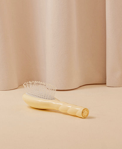 Petit Duo detangles and protects