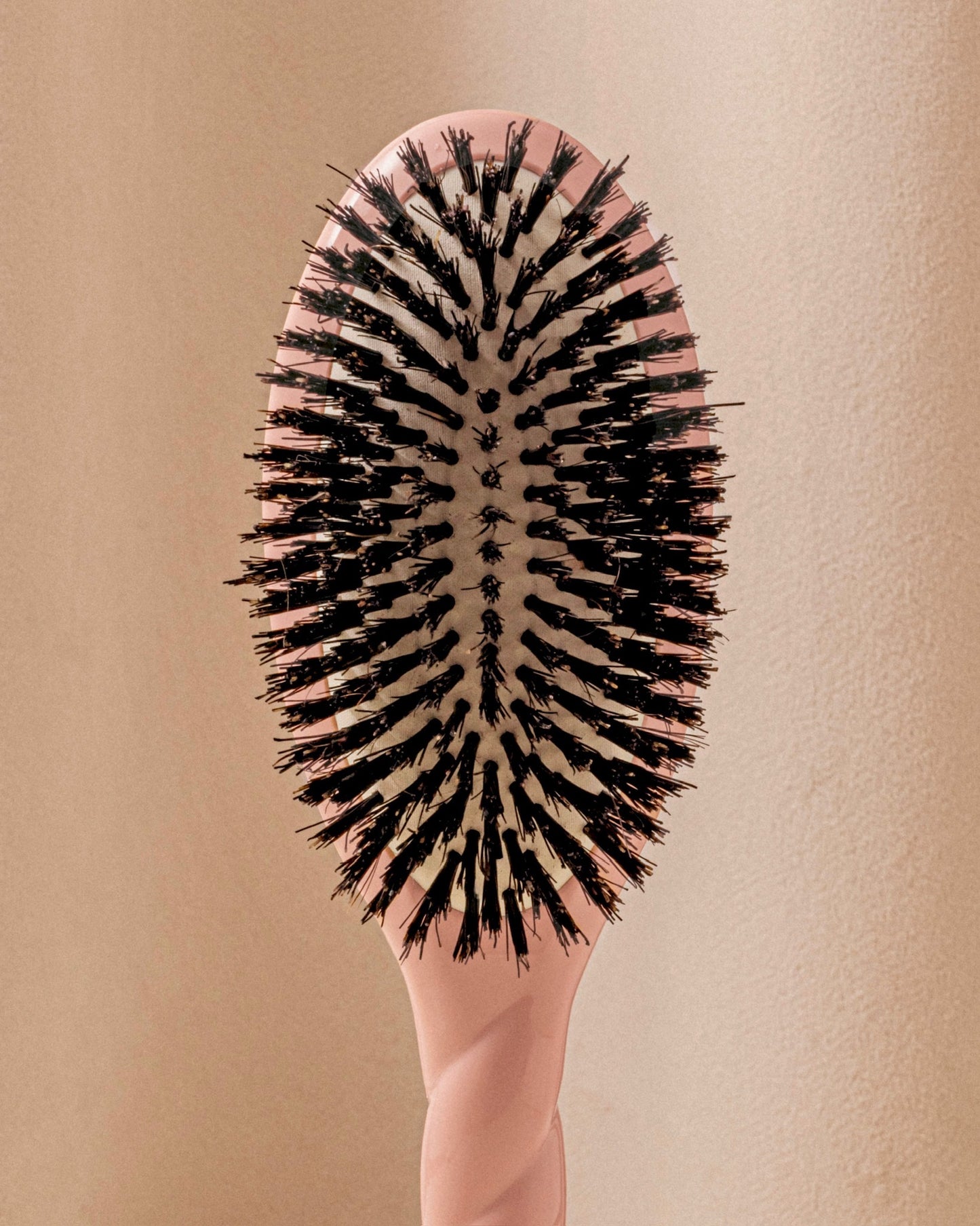 Duo Éclat : La Bonne Brosse Rose Poudré et la Crème Embellisseuse